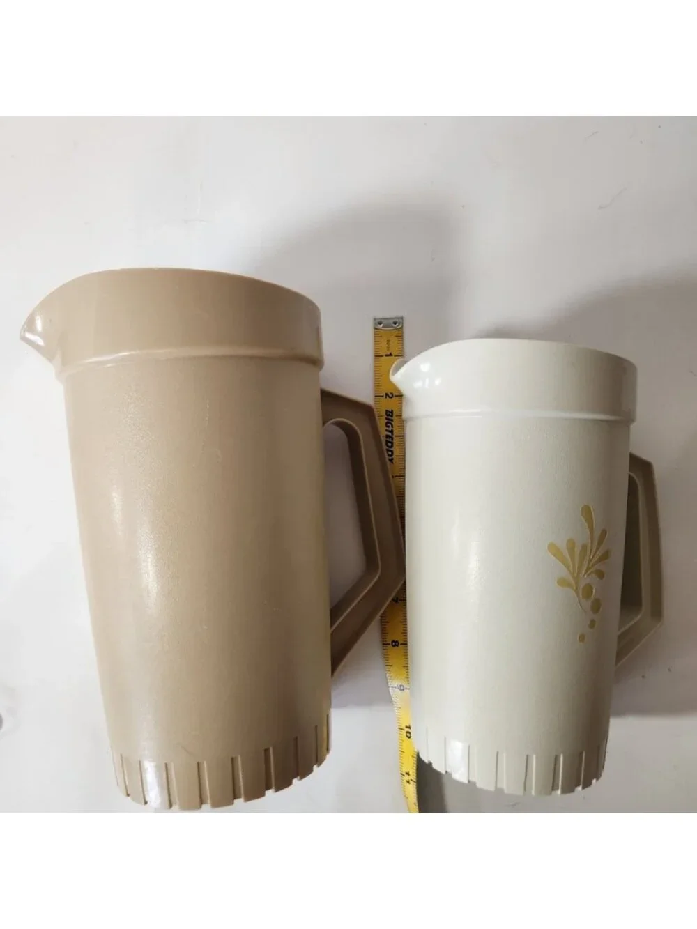 Vintage Tupperware Pitcher Set Tan and White Floral 800-1 874-7‎ Made in Canada